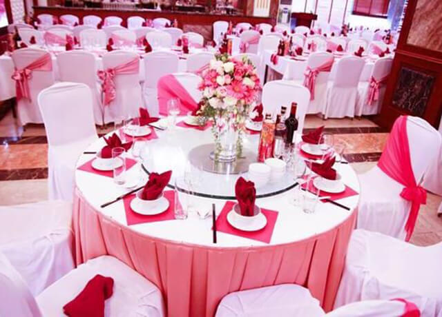 Cách bố trí chỗ ngồi bàn ghế nhà hàng cho tiệc cưới