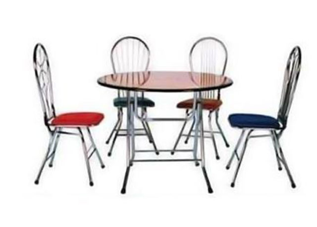 Kết hợp hoàn hảo giữa bàn tròn và ghế gấp inox